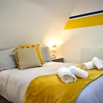 Lux 2-Bed Apt Central Location Balcony & Parking