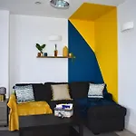 Lux 2-Bed Apt Central Location Balcony & Parking
