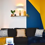 Lux 2-Bed Apt Central Location Balcony & Parking