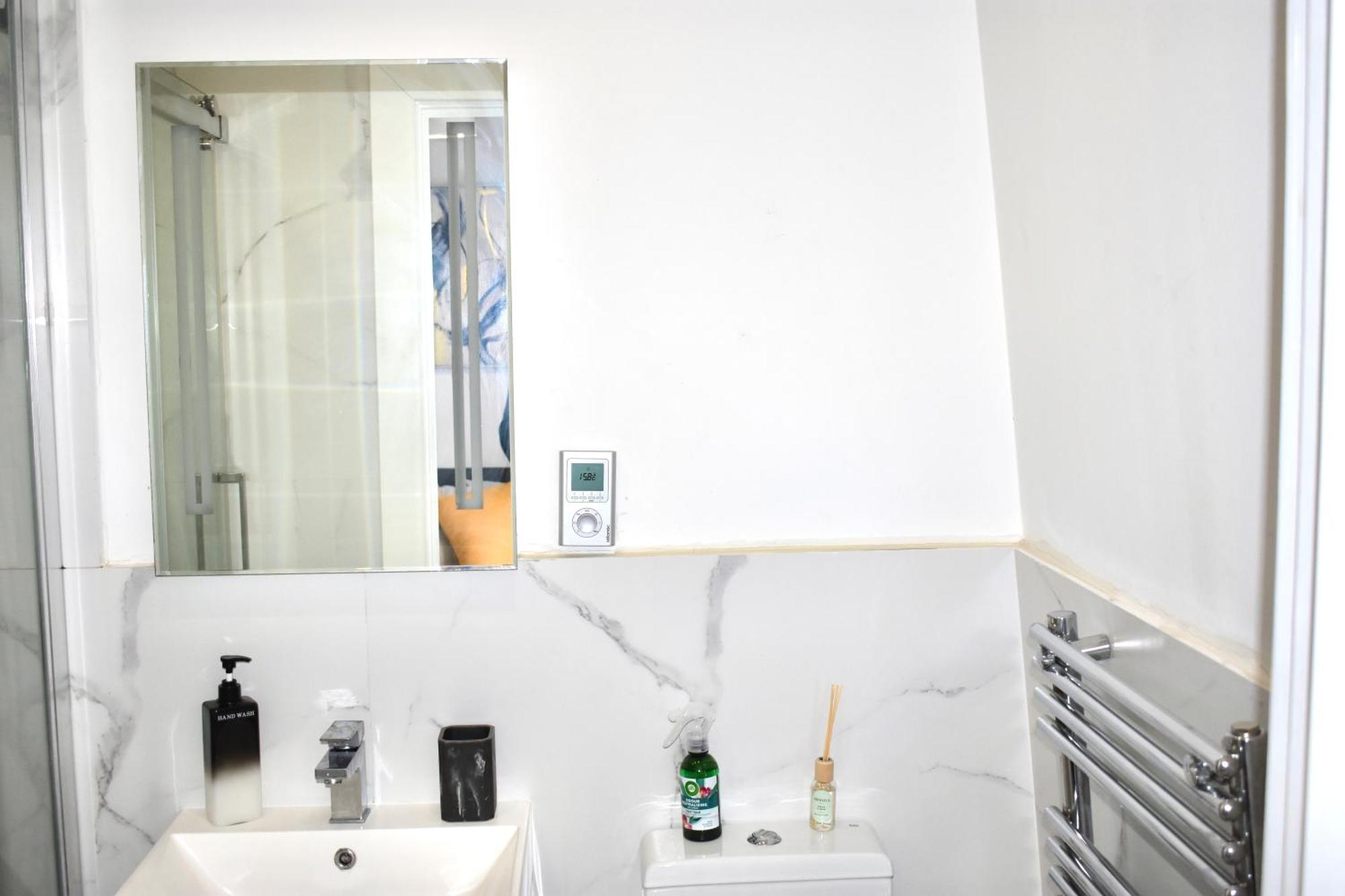 Lux 2-bed Location Balcony & Parking * Reading