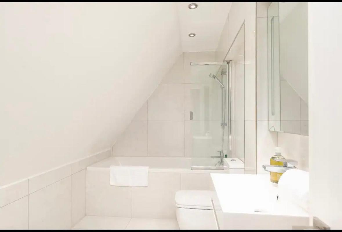 Lux 2-bed Location Balcony & Parking * Reading