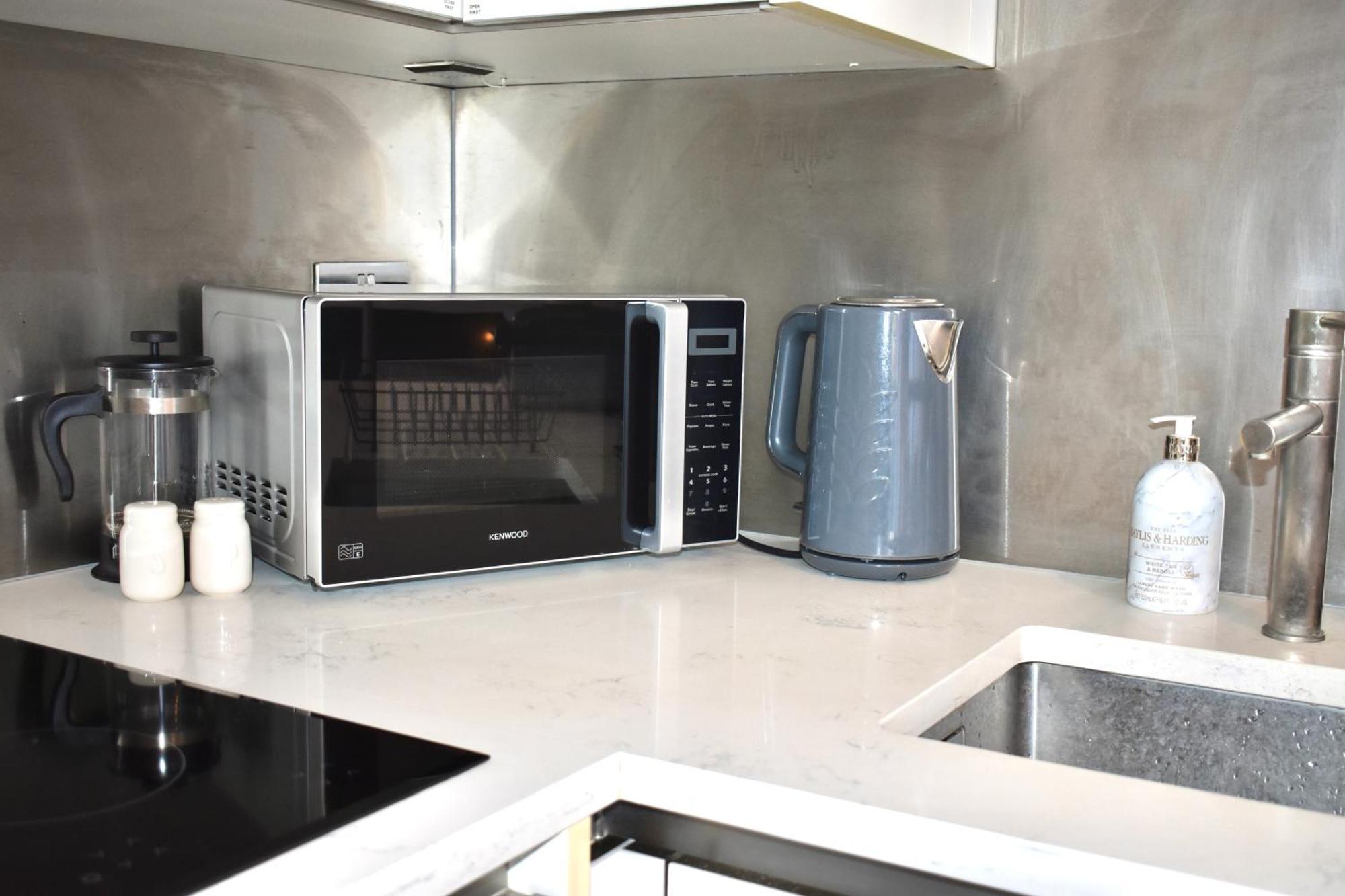 Lux 2-bed Location Balcony & Parking *
