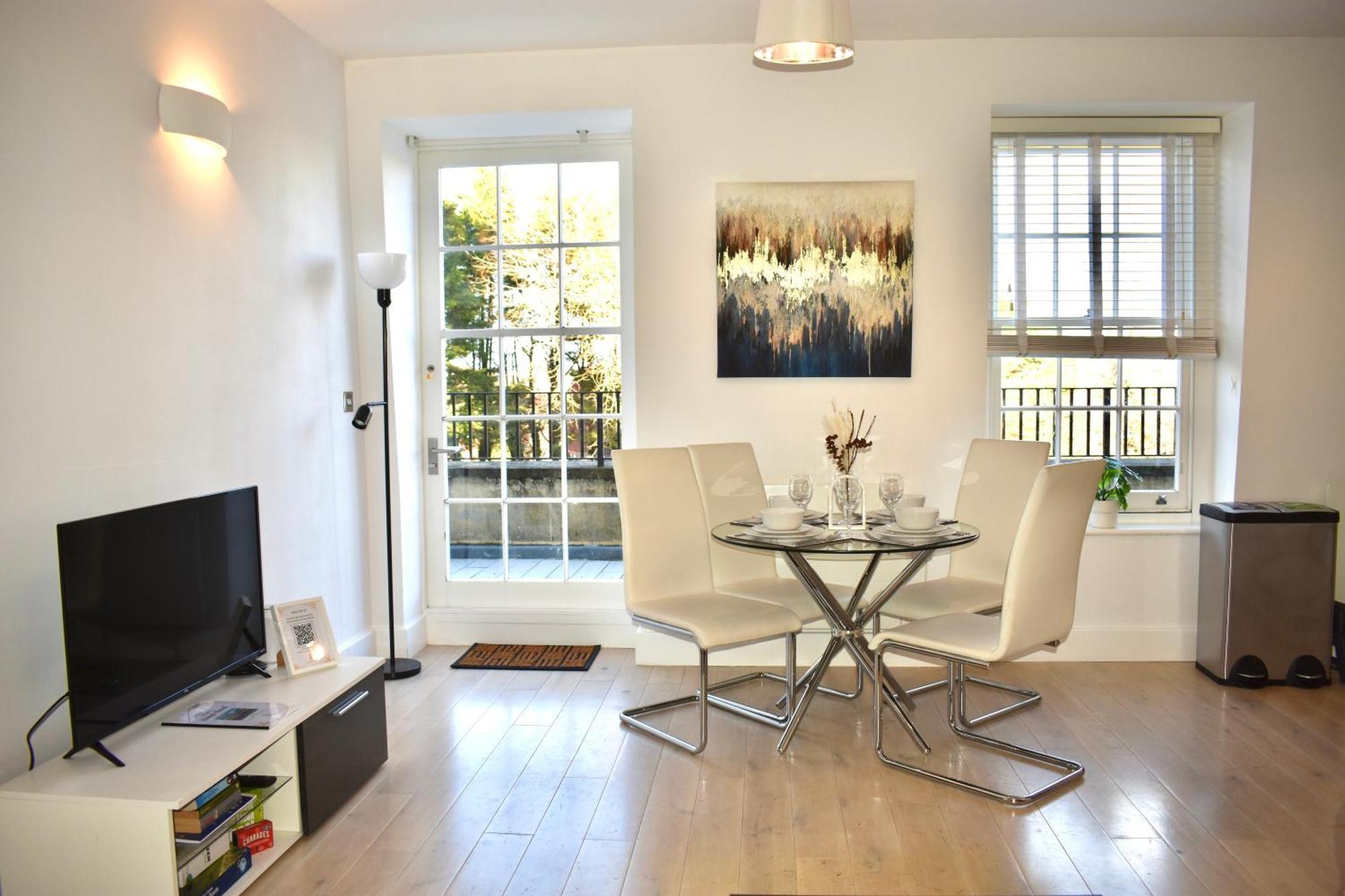 Lux 2-bed Location Balcony & Parking * Reading