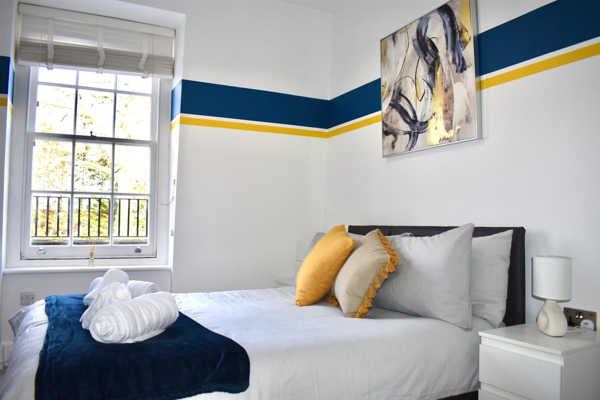 Lux 2-bed Location Balcony & Parking Apartment *